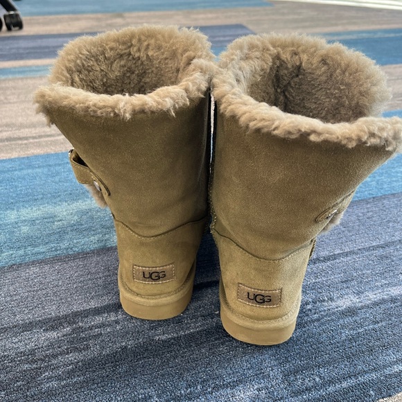 UGG warm boots - Picture 3 of 6